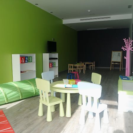 Castilla Termal Monasterio De Valbuena Valbuena De Duero Εξωτερικό φωτογραφία The waiting room of a pediatric office