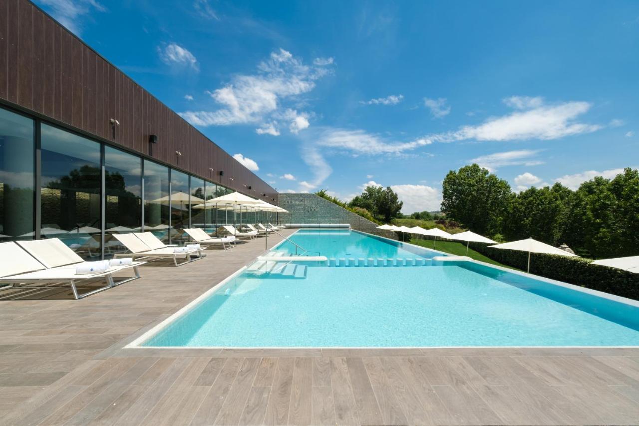 Castilla Termal Monasterio De Valbuena Valbuena De Duero Εξωτερικό φωτογραφία The swimming pool