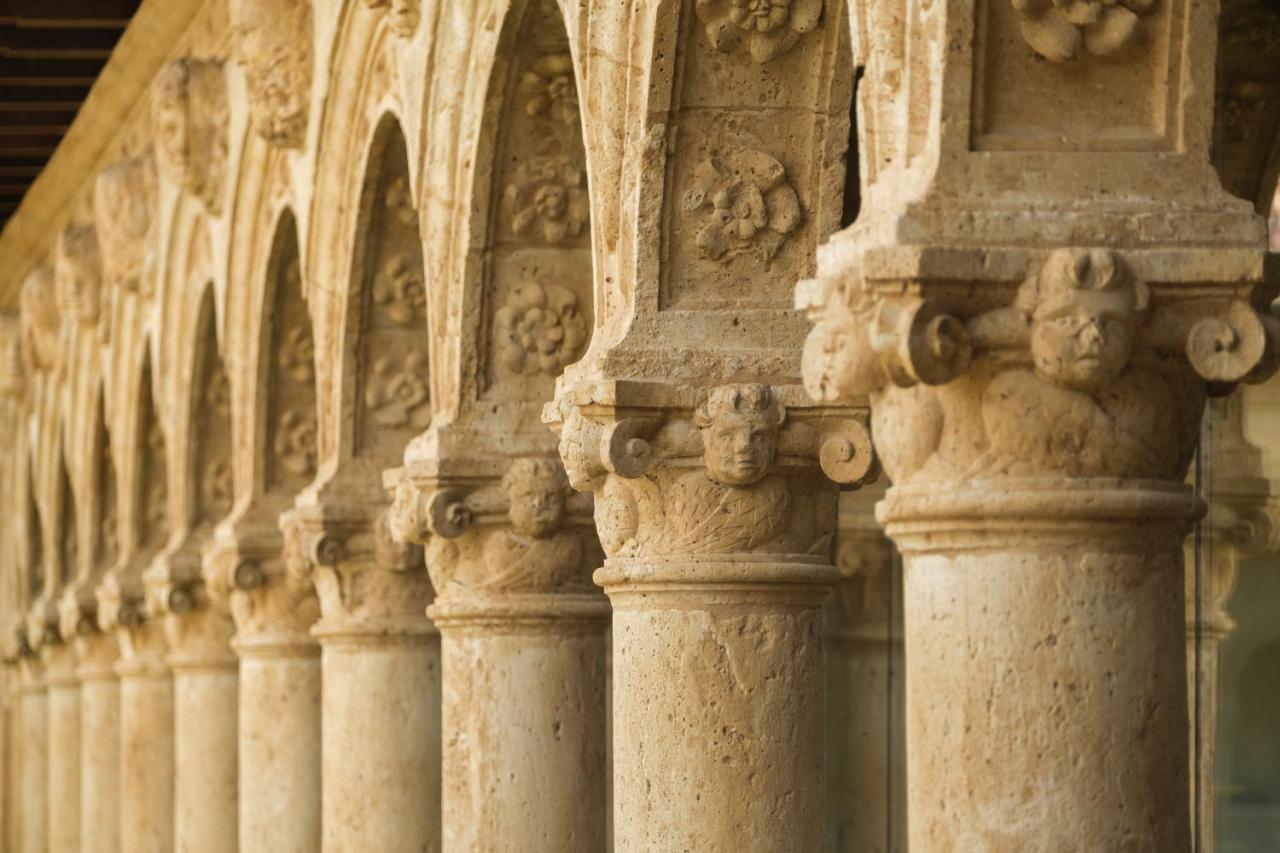 Castilla Termal Monasterio De Valbuena Valbuena De Duero Εξωτερικό φωτογραφία The cloister of the abbey