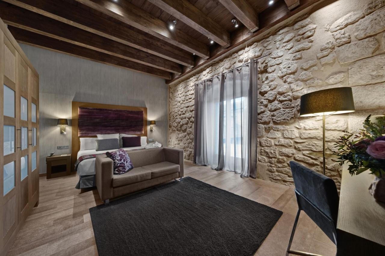 Castilla Termal Monasterio De Valbuena Valbuena De Duero Εξωτερικό φωτογραφία A room at the hotel