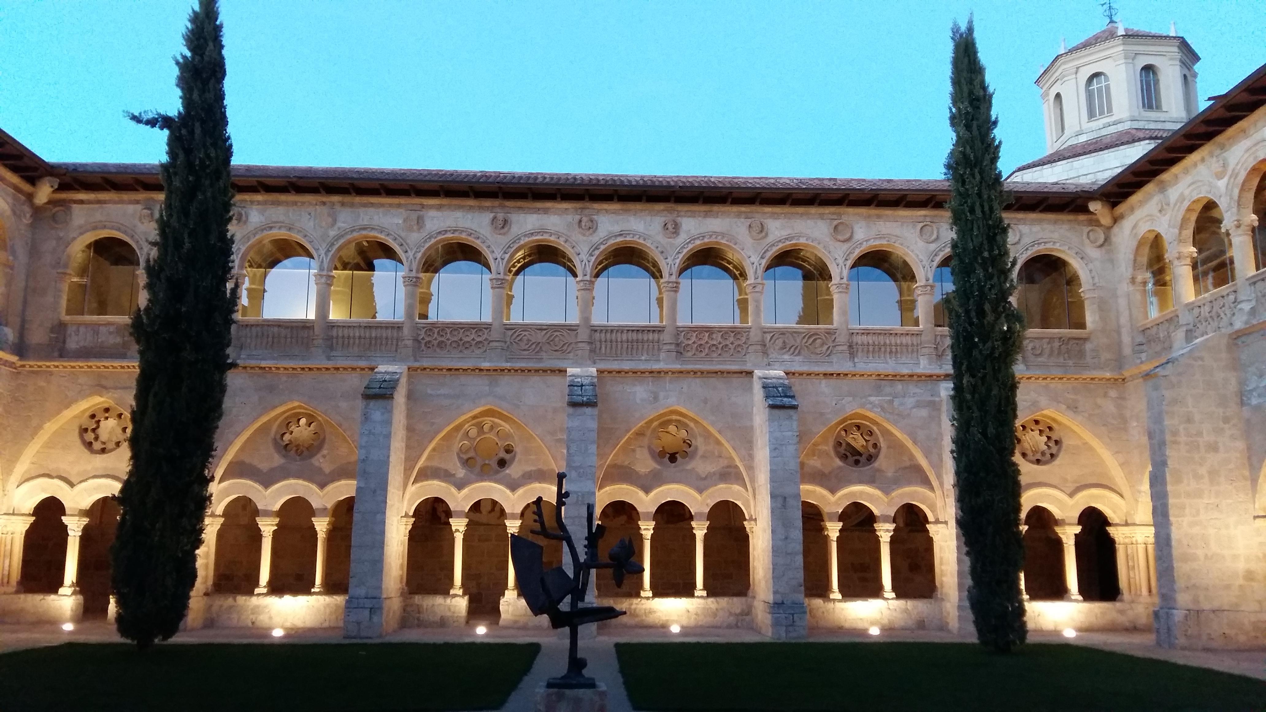 Castilla Termal Monasterio De Valbuena Valbuena De Duero Εξωτερικό φωτογραφία The cloister of the monastery