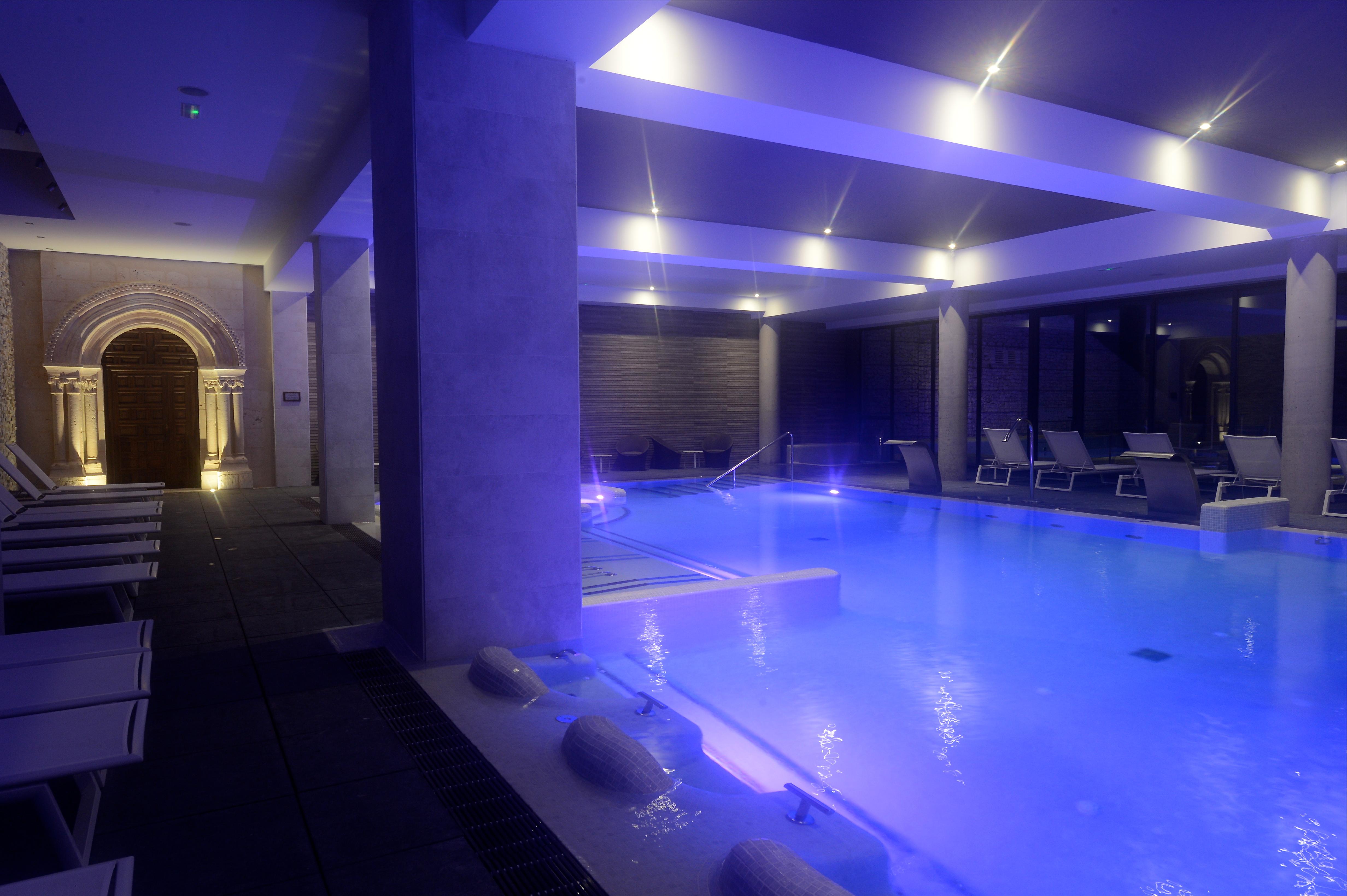 Castilla Termal Monasterio De Valbuena Valbuena De Duero Εξωτερικό φωτογραφία The swimming pool at the hotel