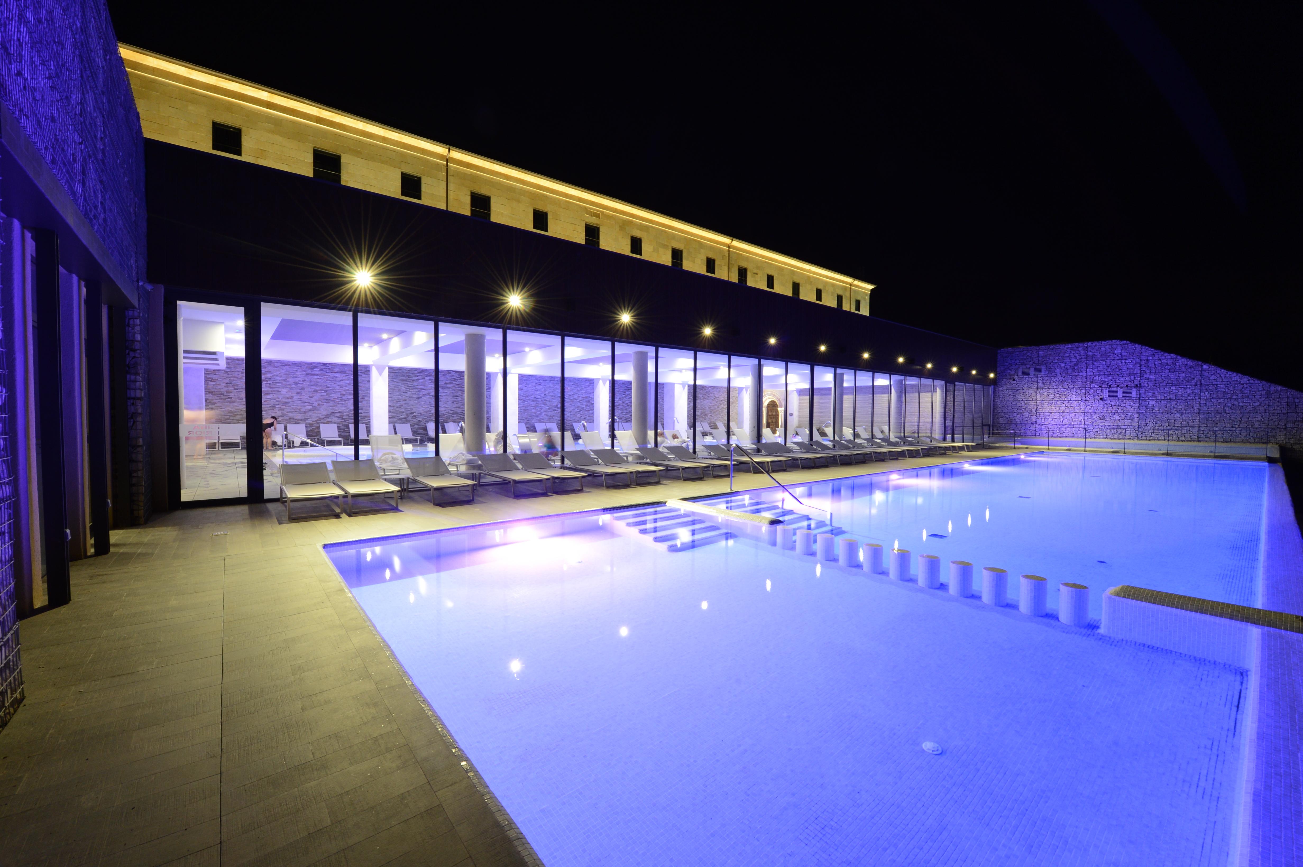 Castilla Termal Monasterio De Valbuena Valbuena De Duero Εξωτερικό φωτογραφία The swimming pool at the hotel