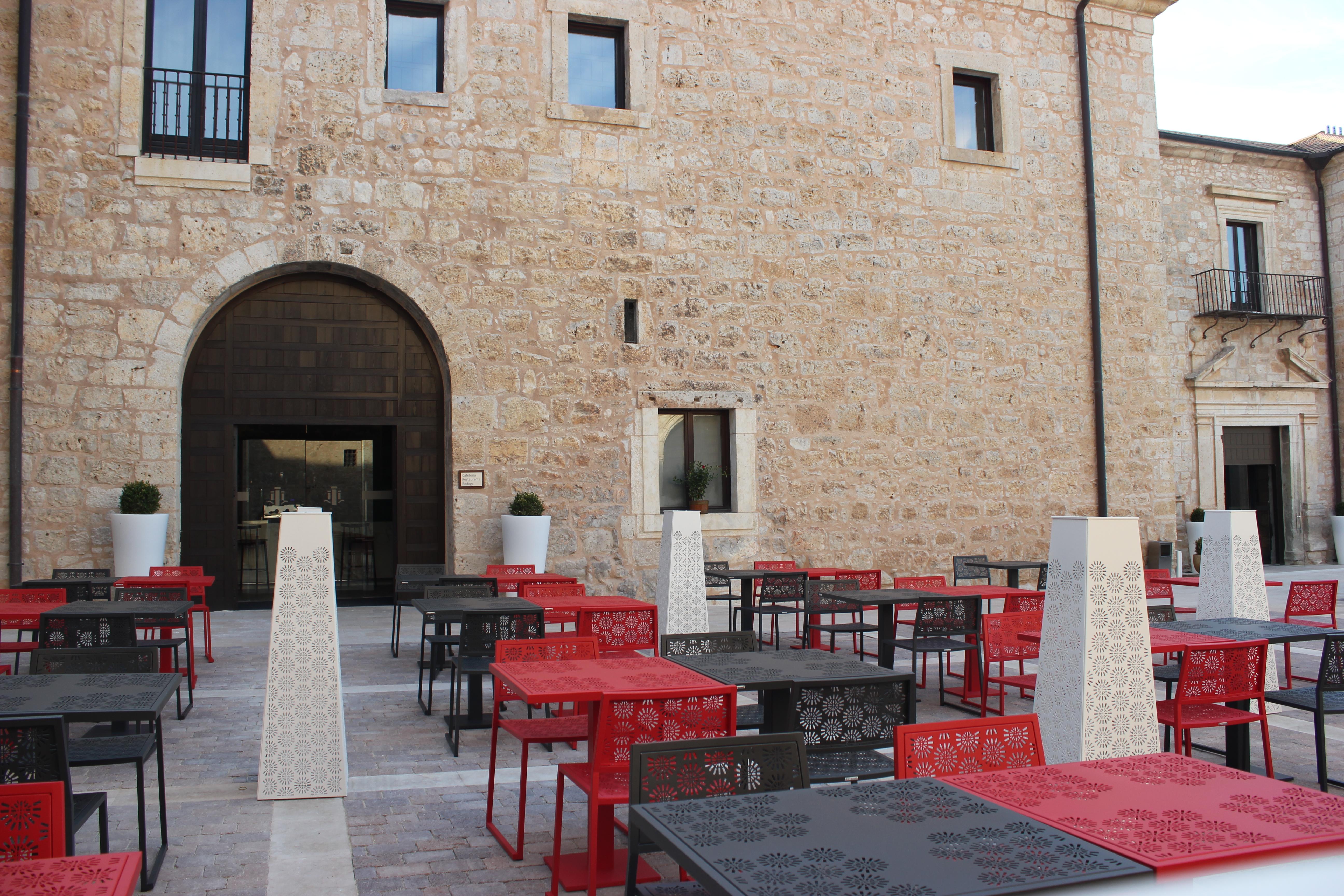 Castilla Termal Monasterio De Valbuena Valbuena De Duero Εξωτερικό φωτογραφία The courtyard of the museum