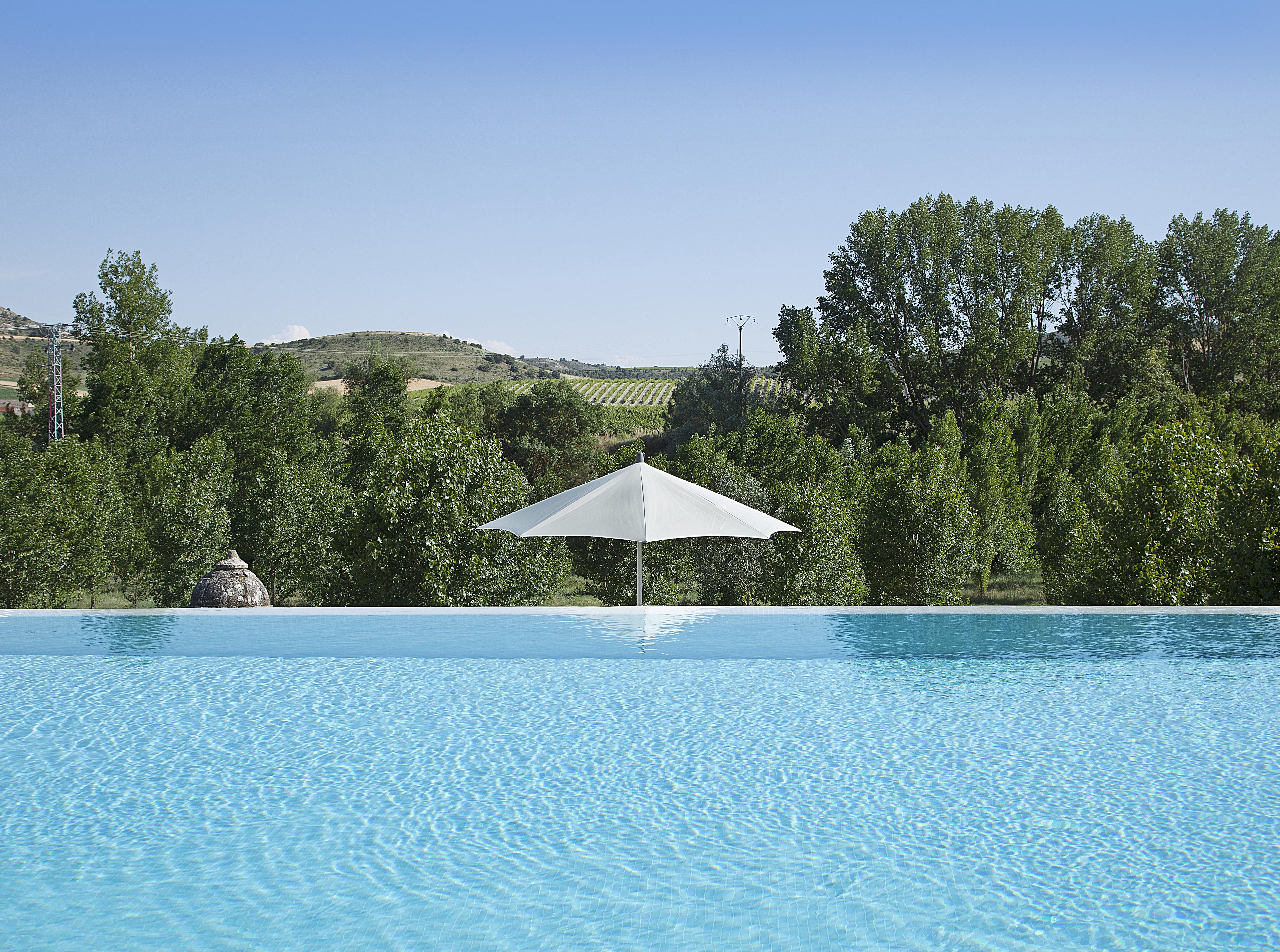 Castilla Termal Monasterio De Valbuena Valbuena De Duero Εξωτερικό φωτογραφία The swimming pool at the hotel